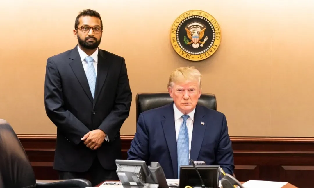 POLITICKÉ ČISTKY V SPRAVODAJSKEJ KOMUNITE SÚ NOČNOU MOROU BEZPEČNOSTI USA